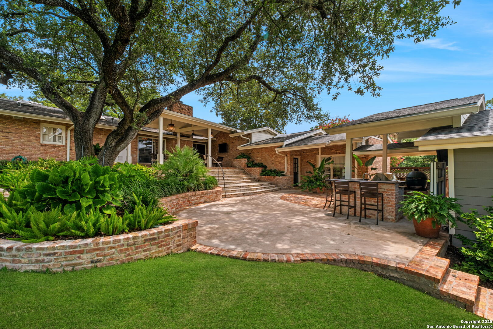 701 Ridgemont