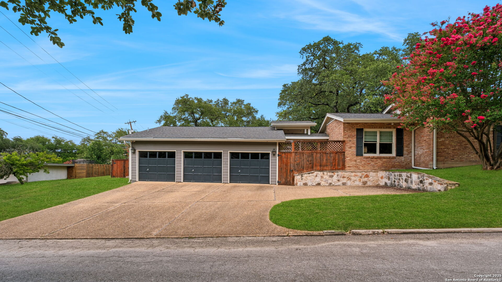 701 Ridgemont