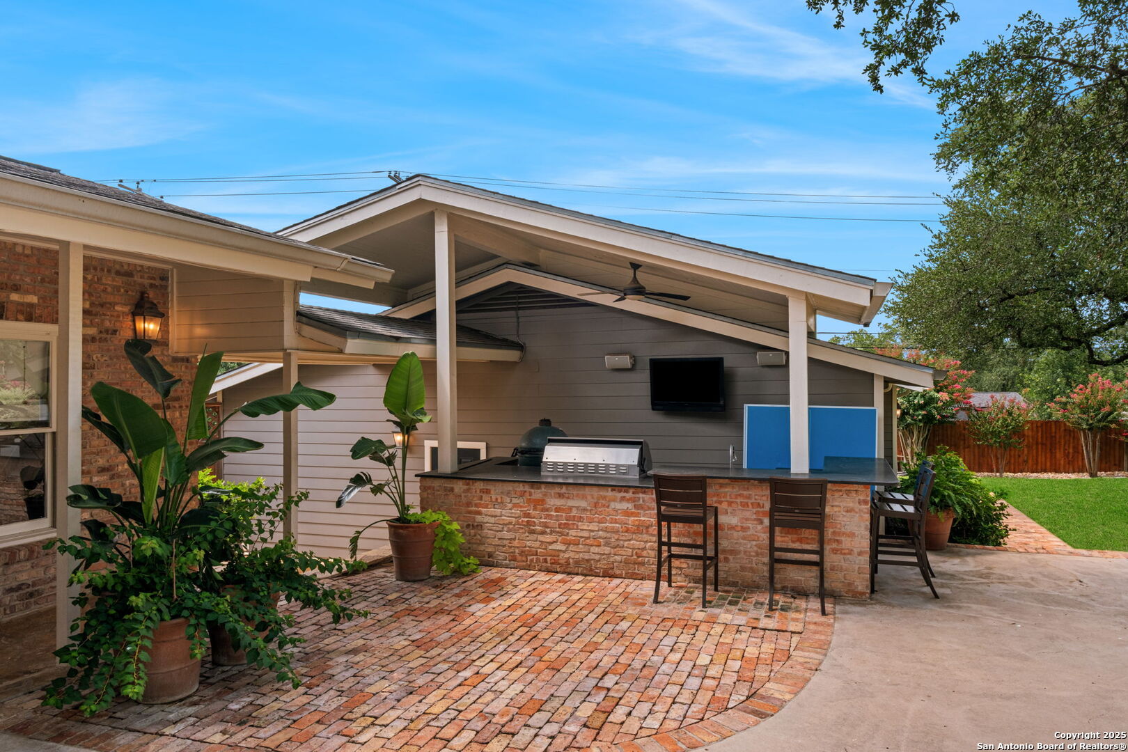 701 Ridgemont