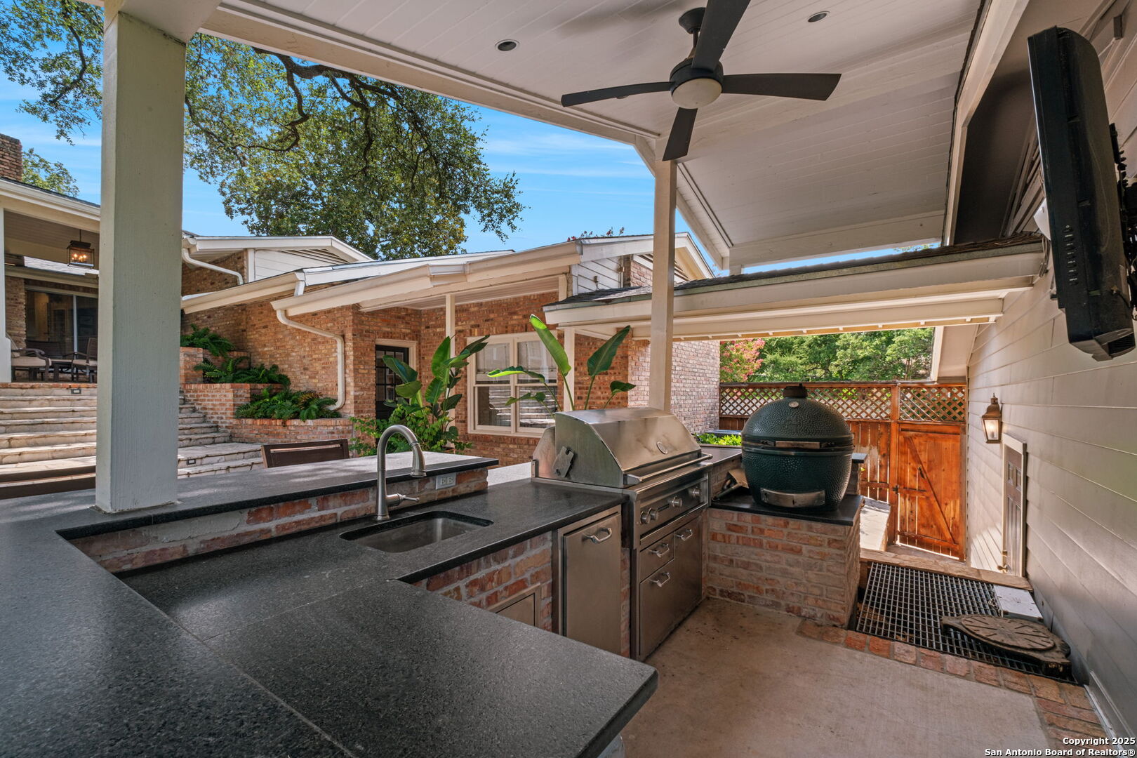701 Ridgemont