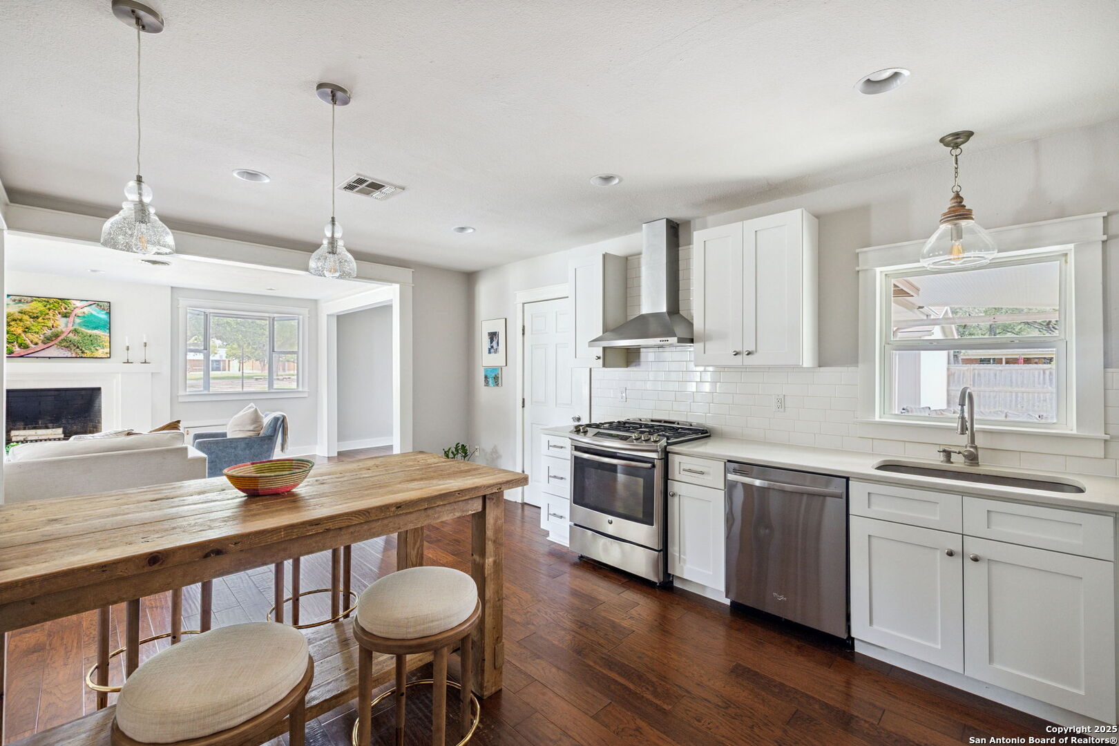 403 Larkwood
