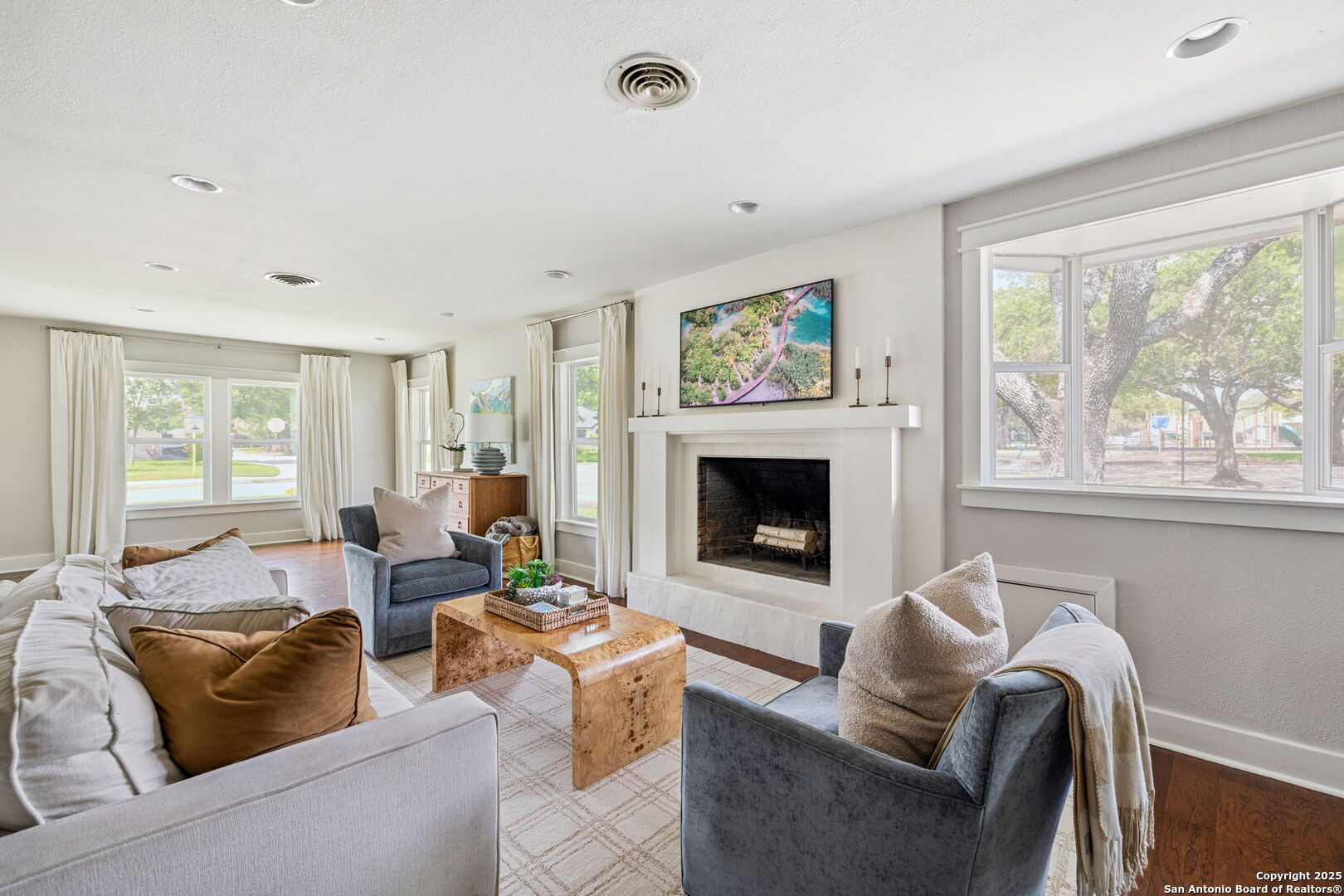 403 Larkwood