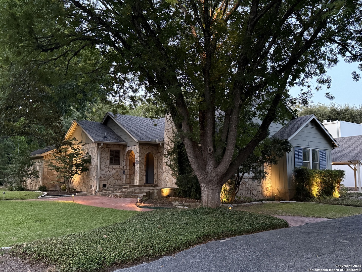 102 Nacogdoches
