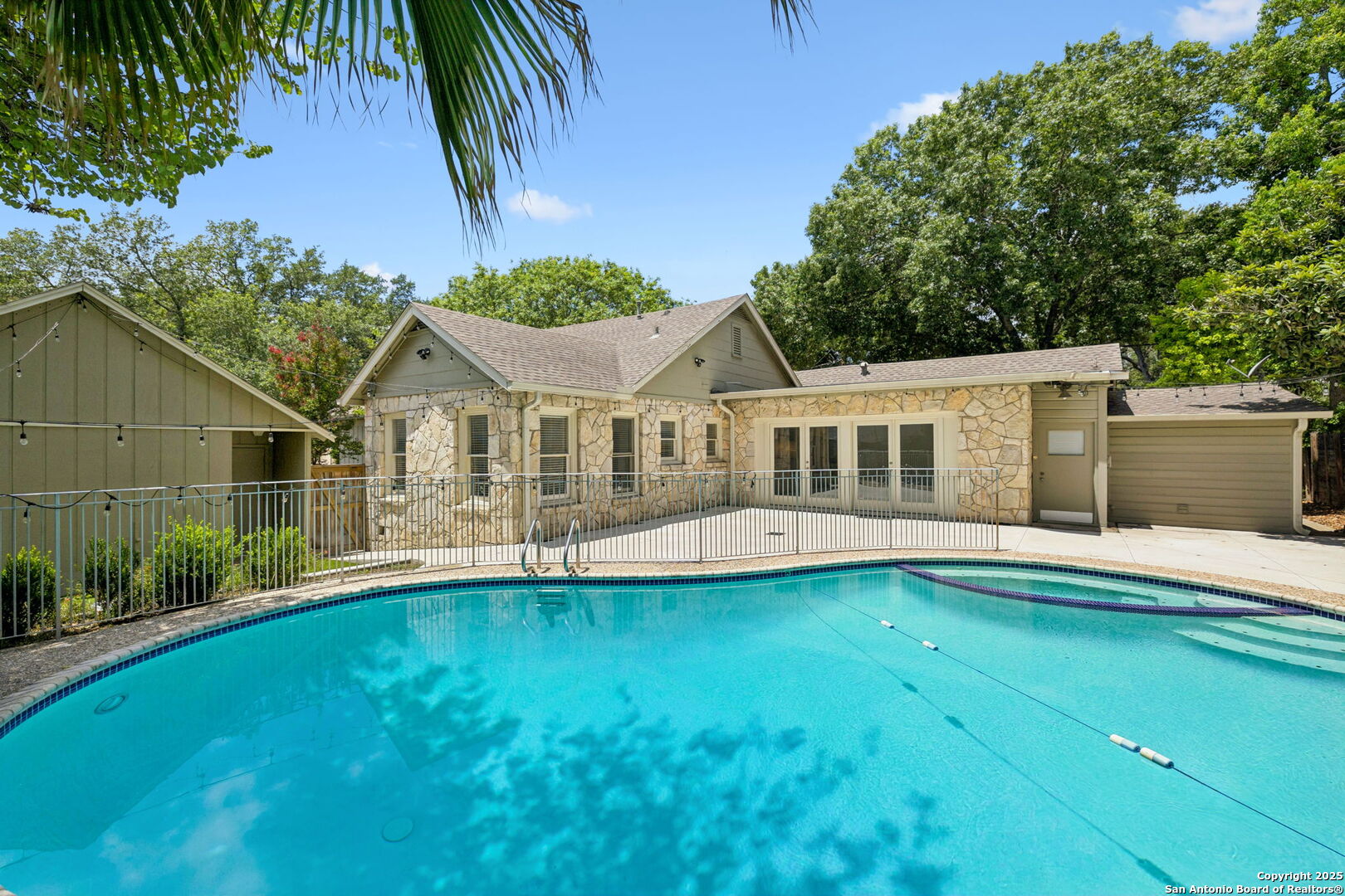 102 Nacogdoches