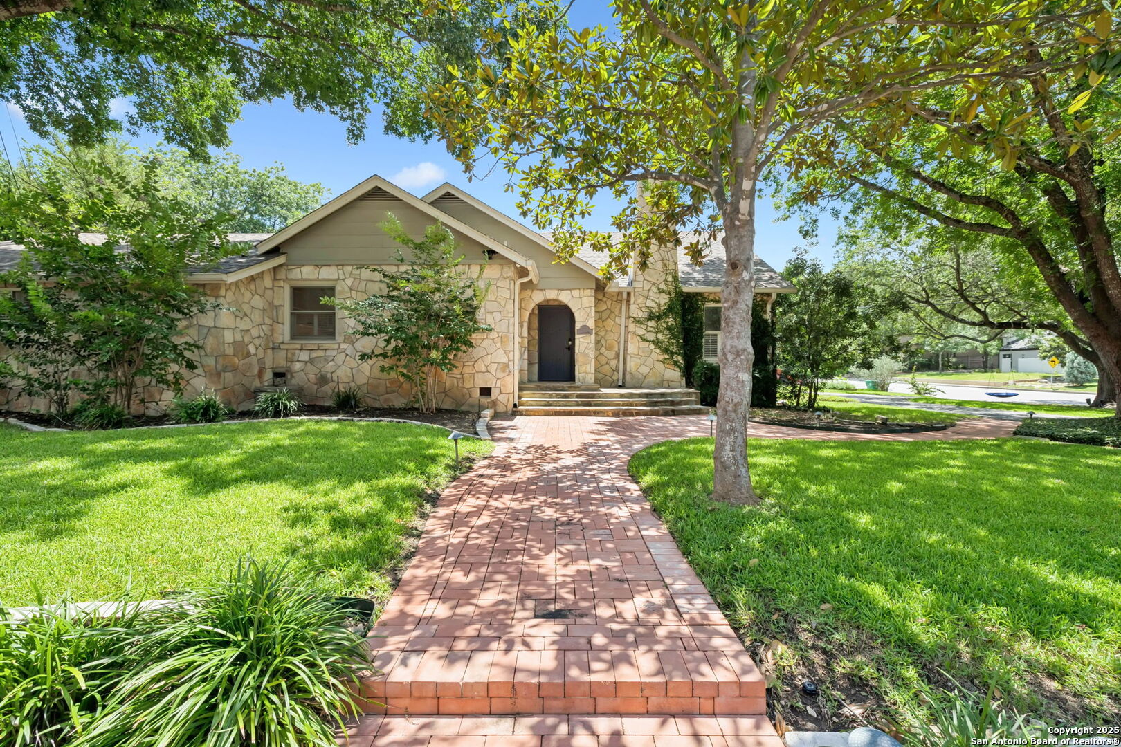 102 Nacogdoches