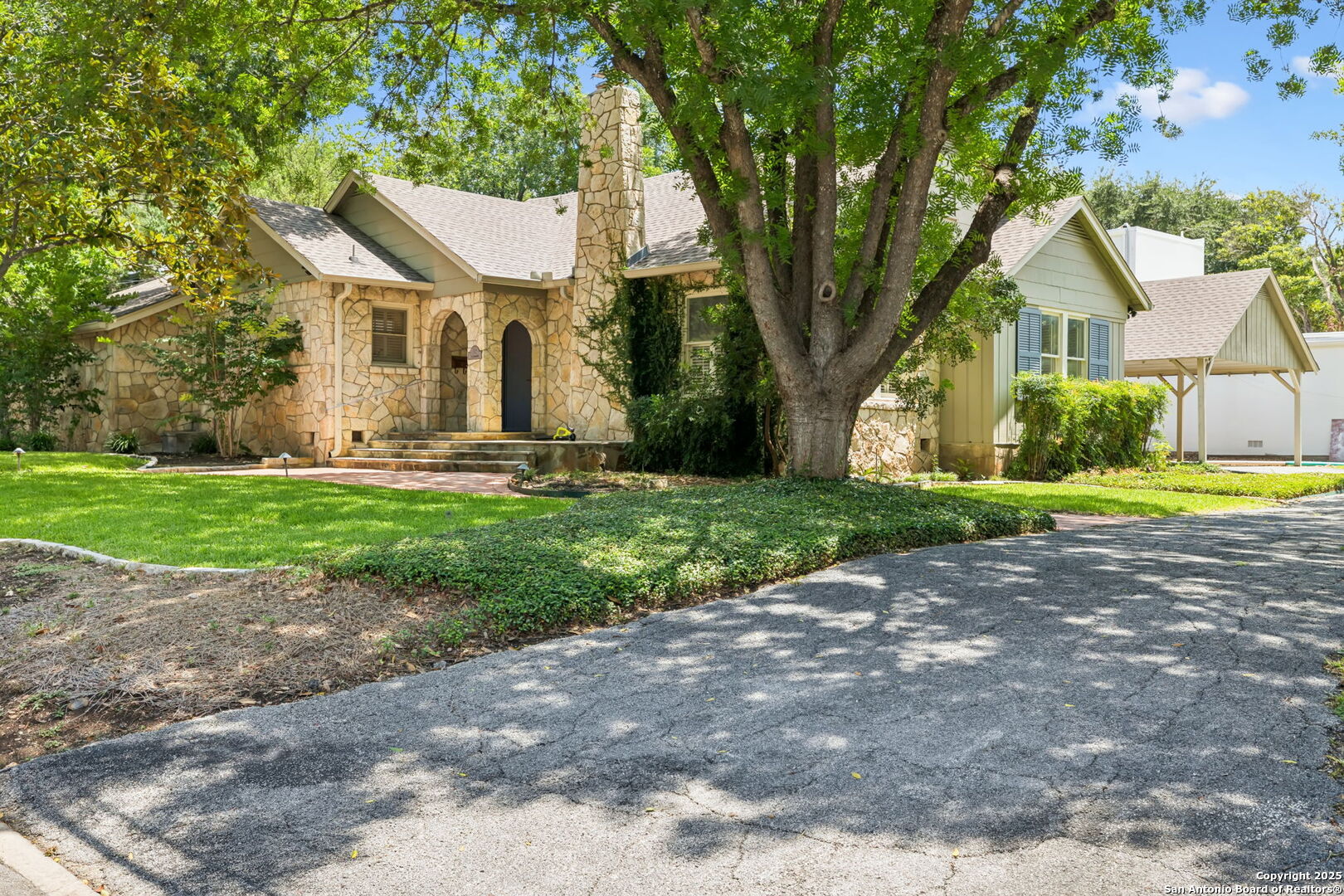 102 Nacogdoches
