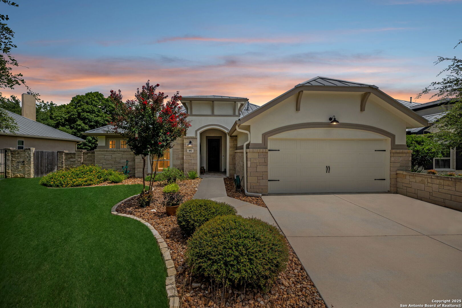 402 Knoll Springs
