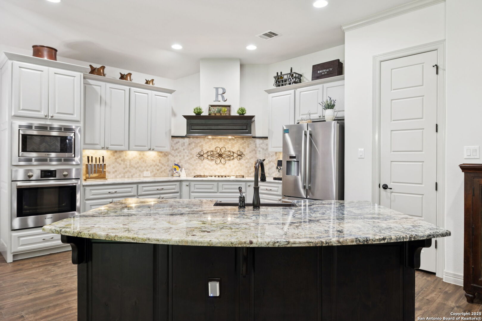 402 Knoll Springs
