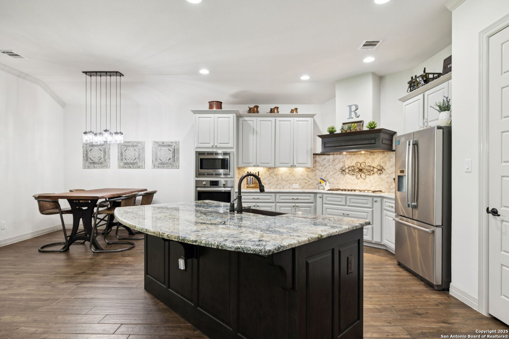402 Knoll Springs