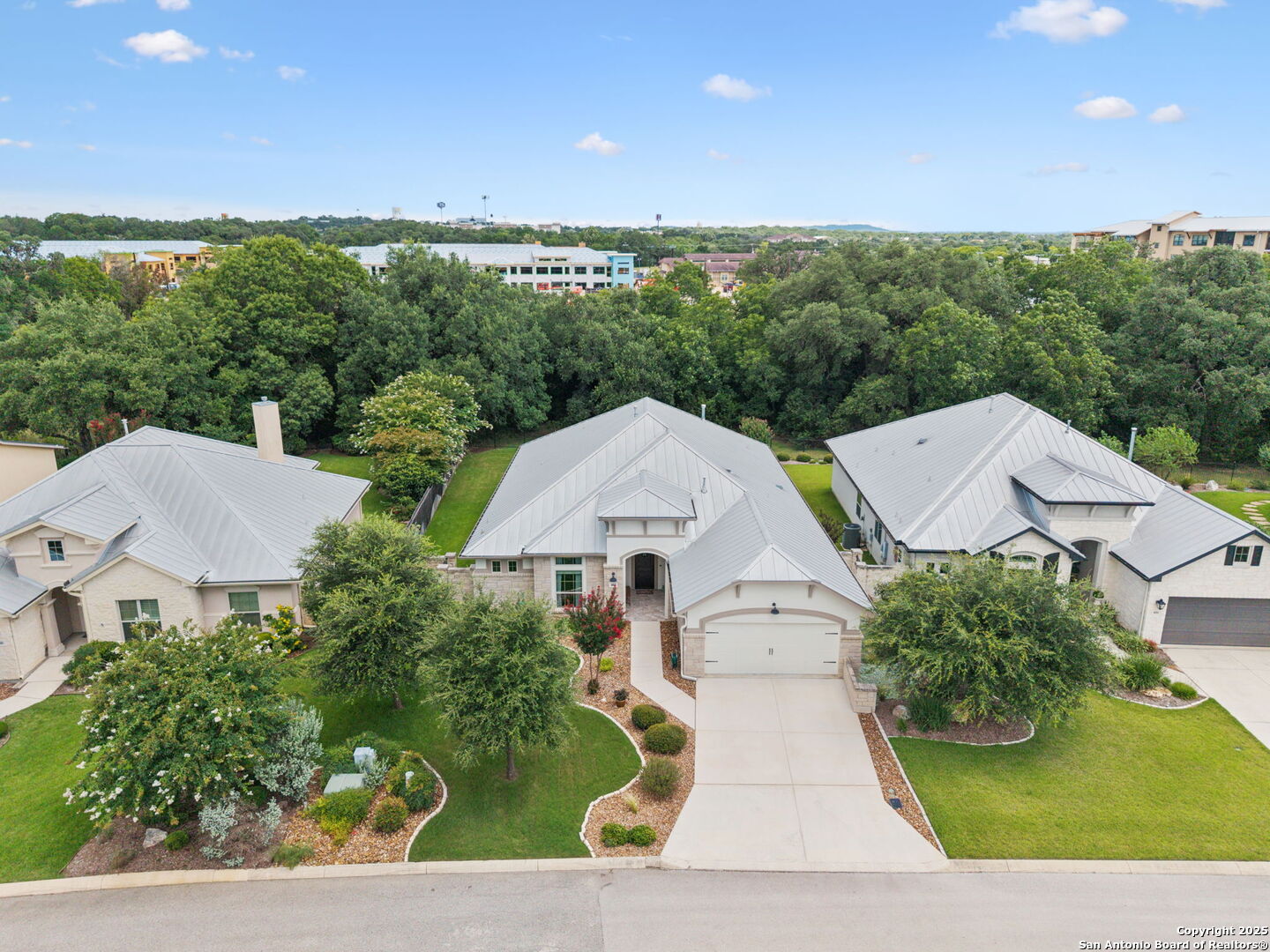 402 Knoll Springs