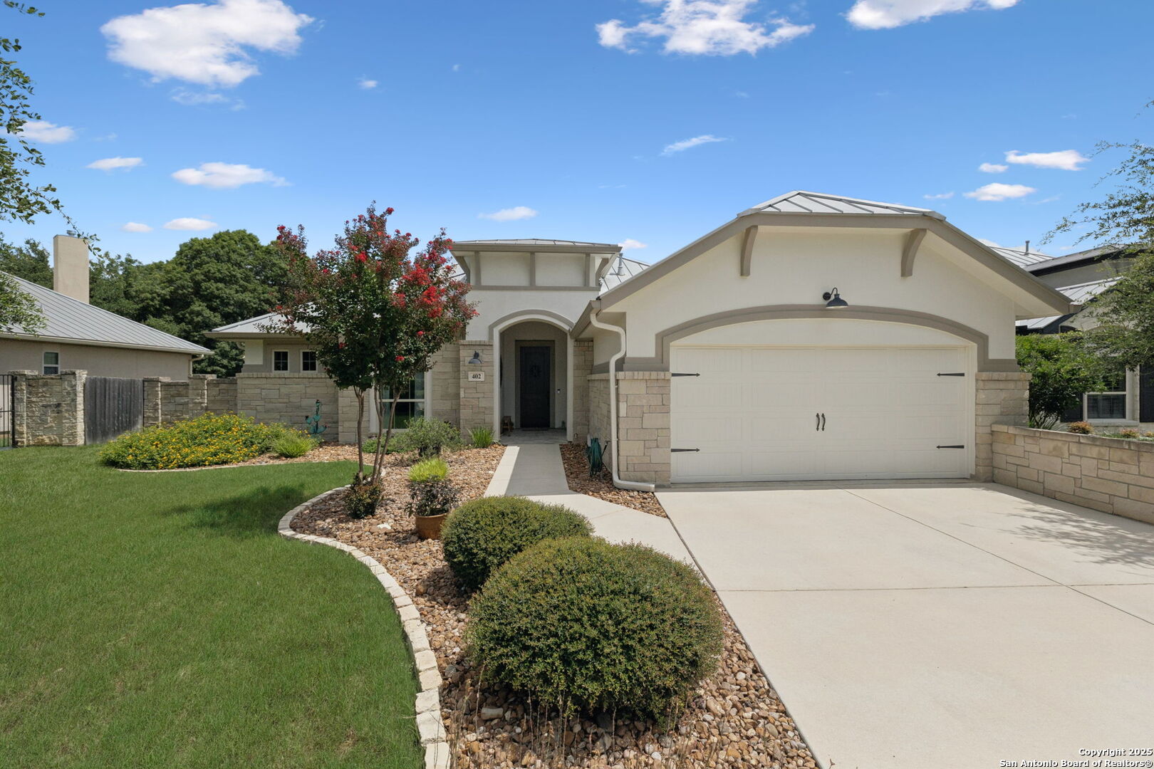 402 Knoll Springs