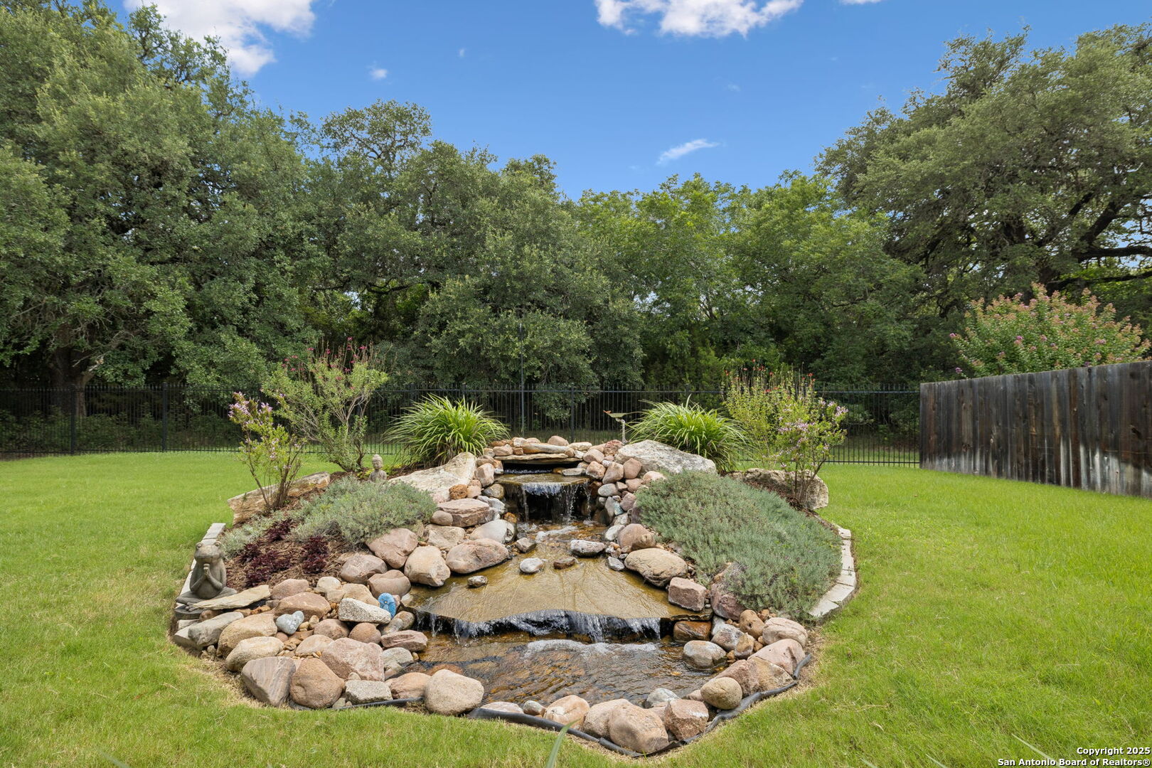 402 Knoll Springs