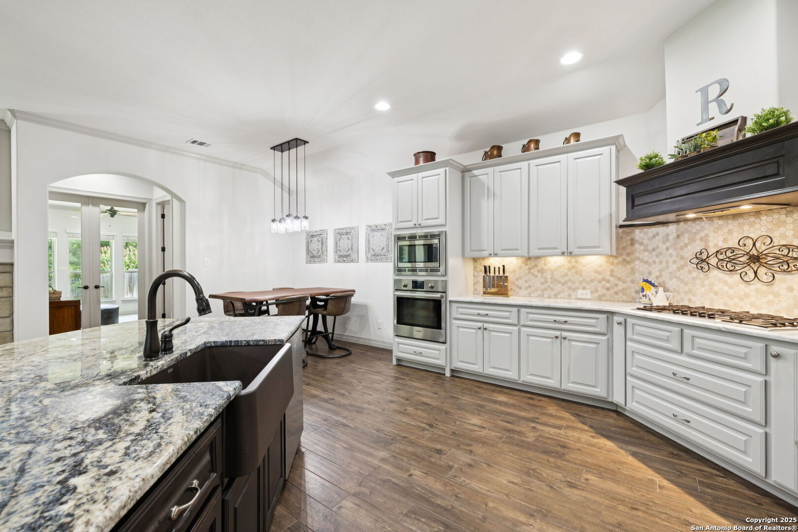 402 Knoll Springs