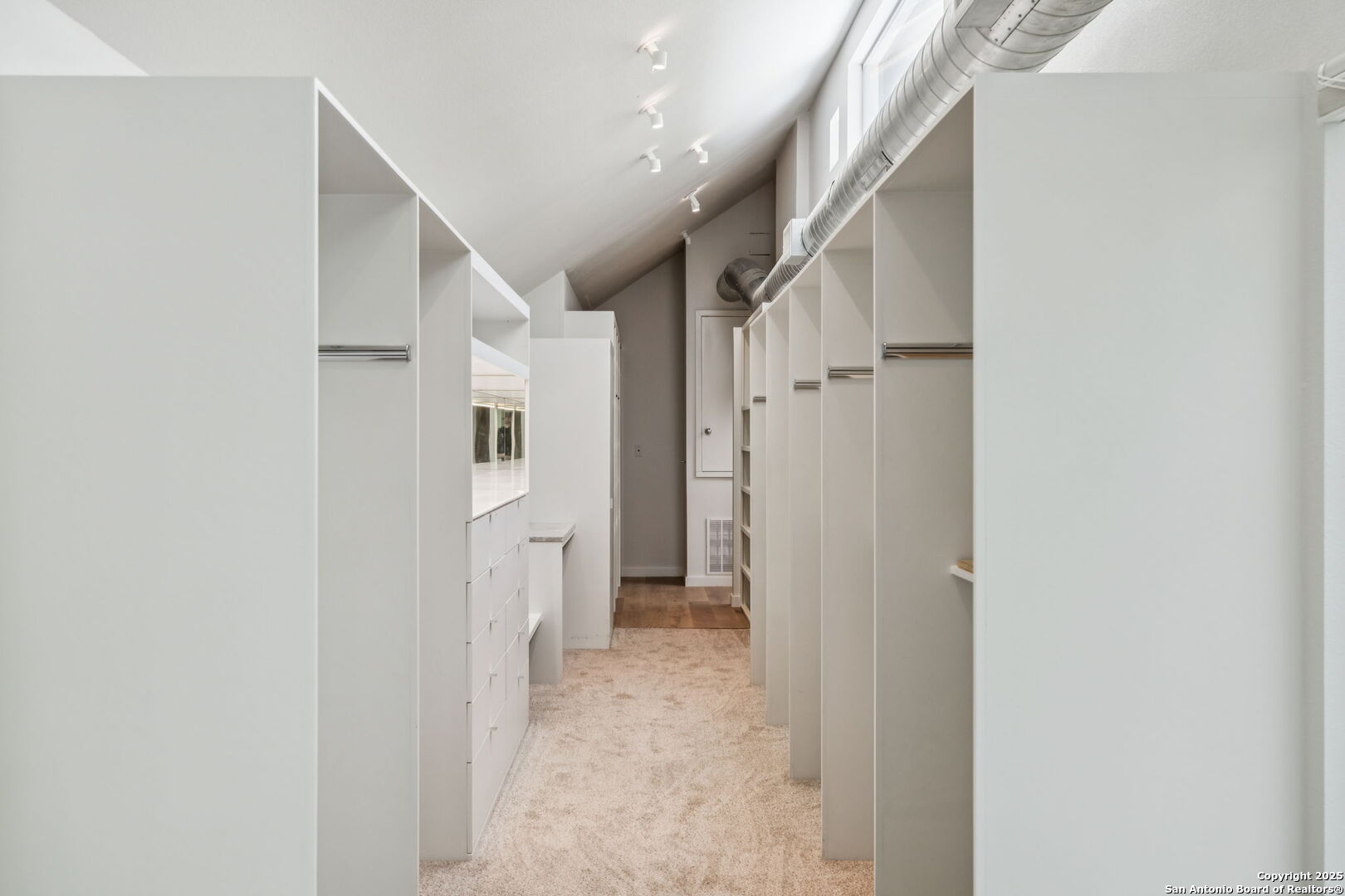 40 Oakwell Farms Pkwy