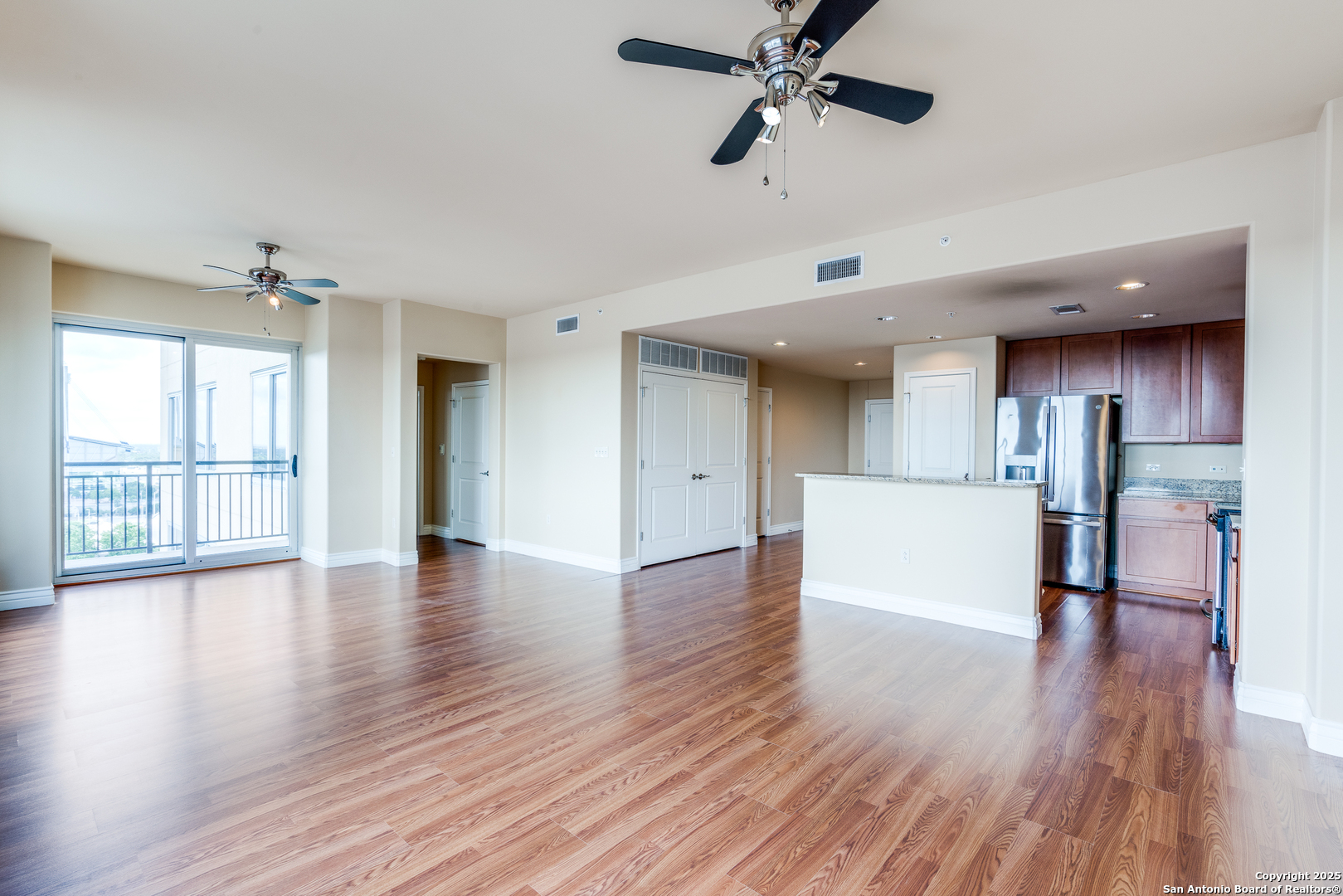 215 Center 1205