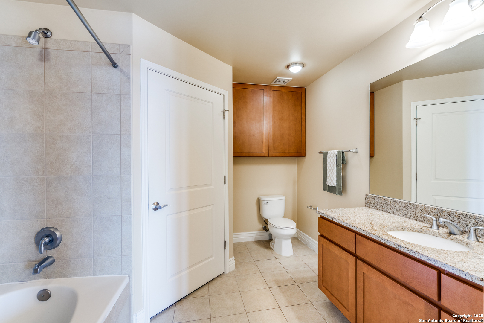 215 Center 1205