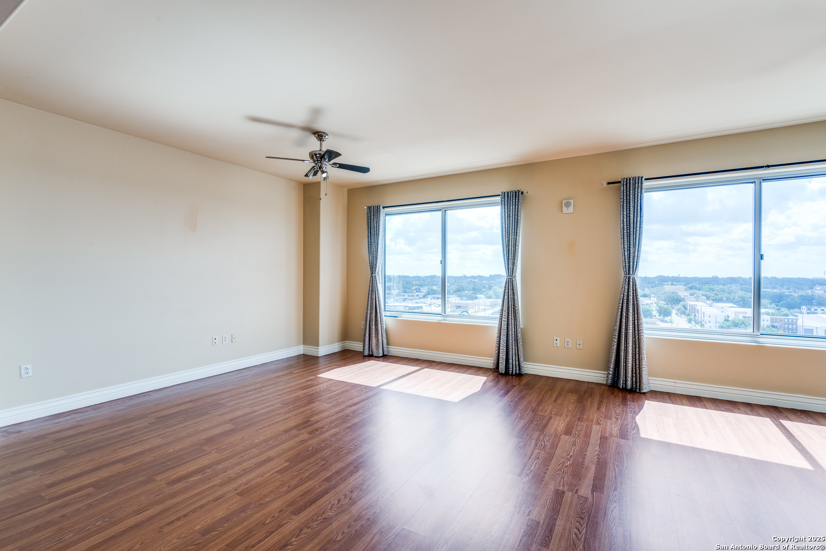 215 Center 1205