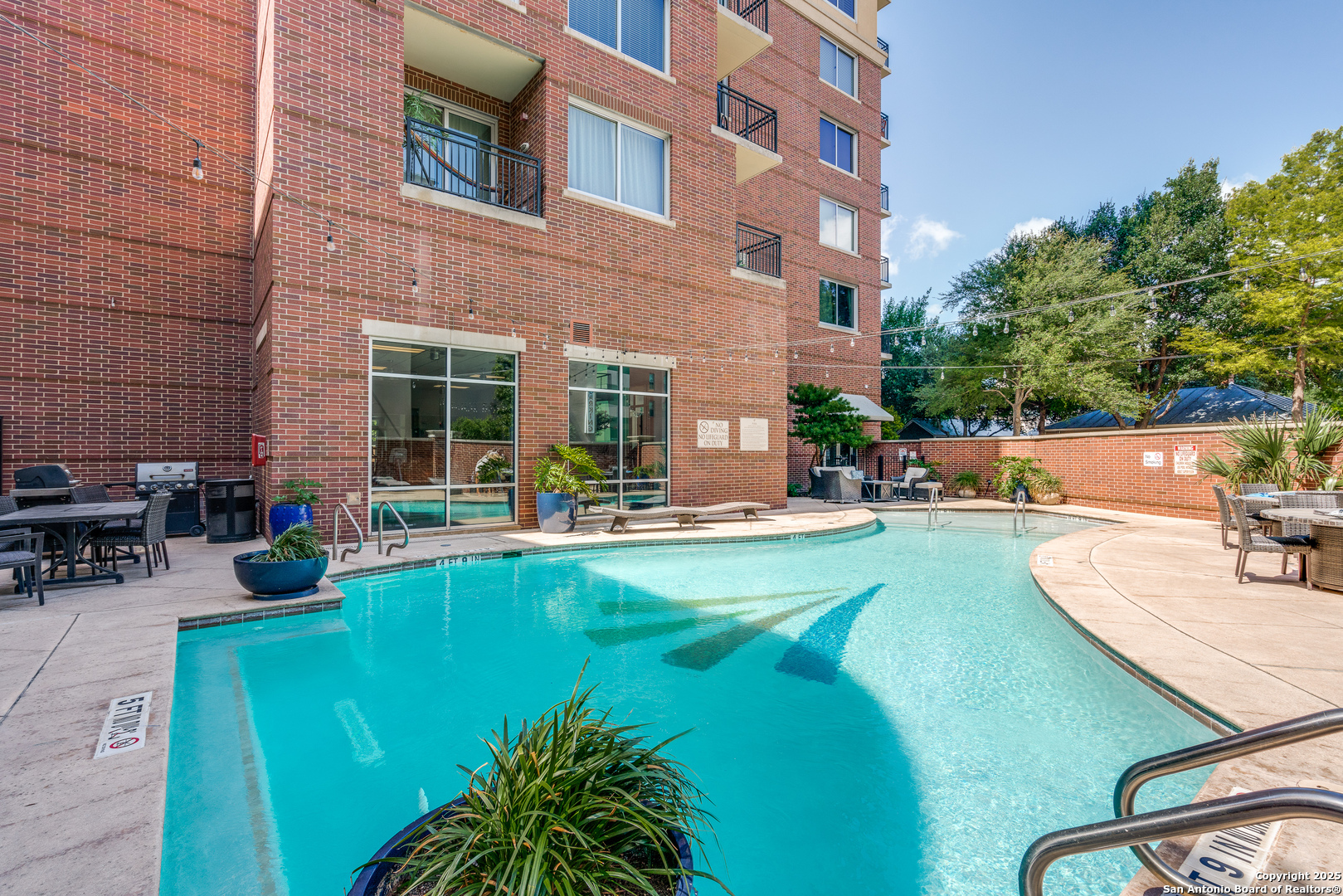 215 Center 1205