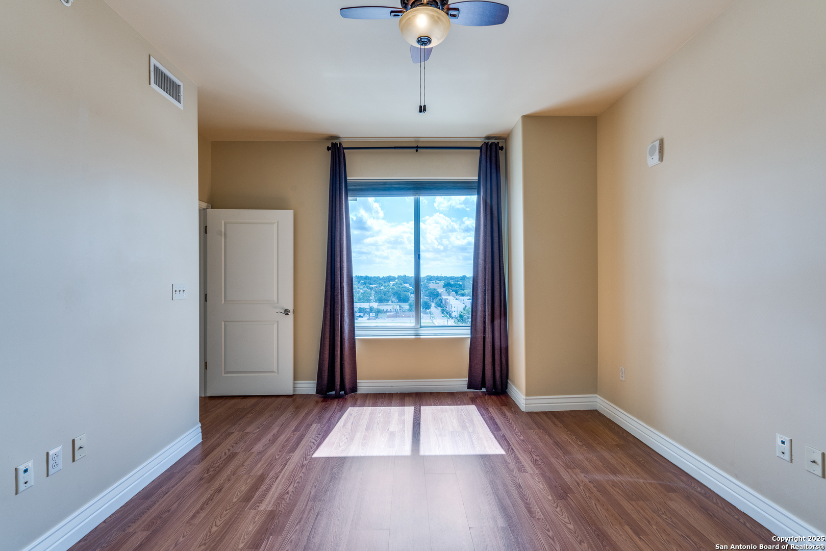 215 Center 1205