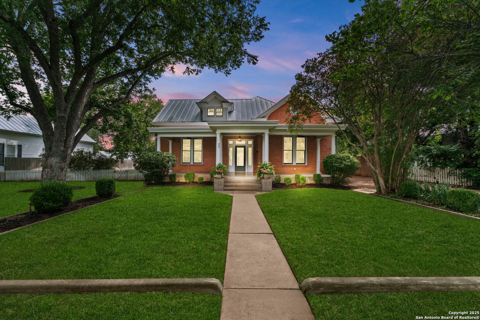 509 W Austin St