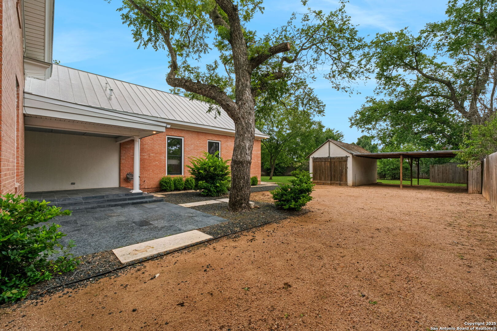 509 W Austin St