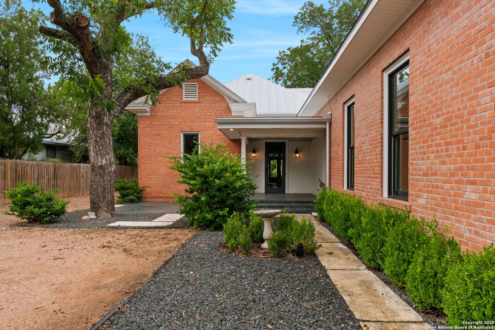 509 W Austin St