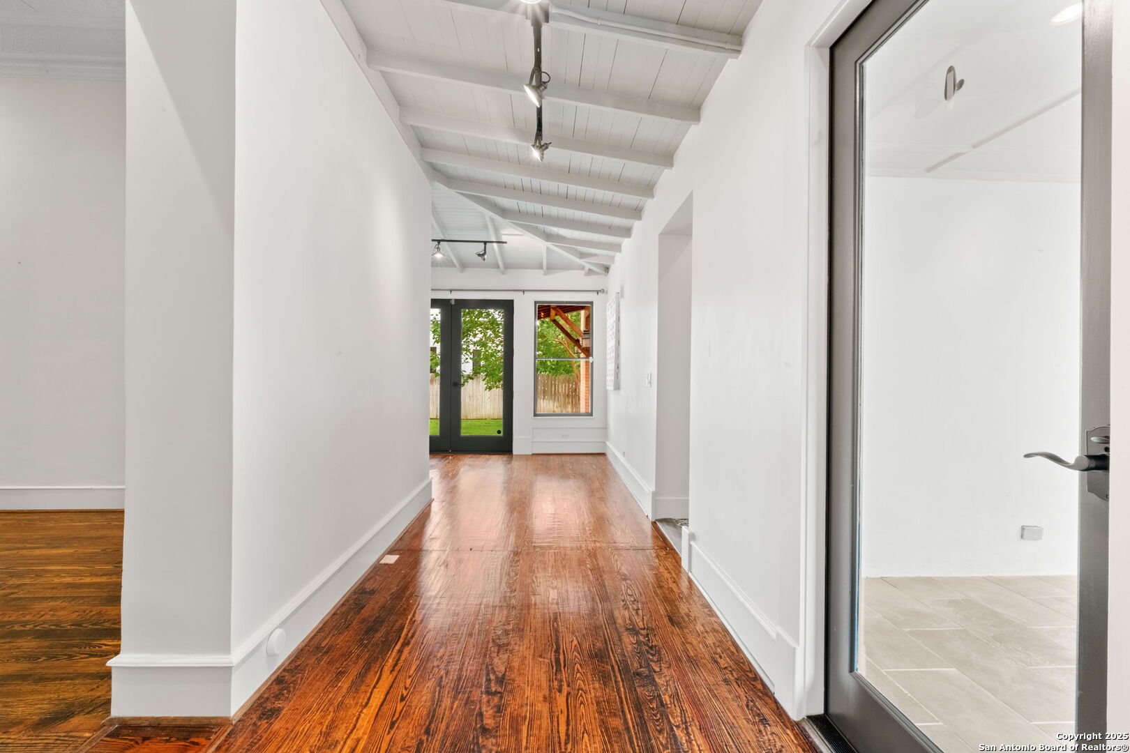 509 W Austin St