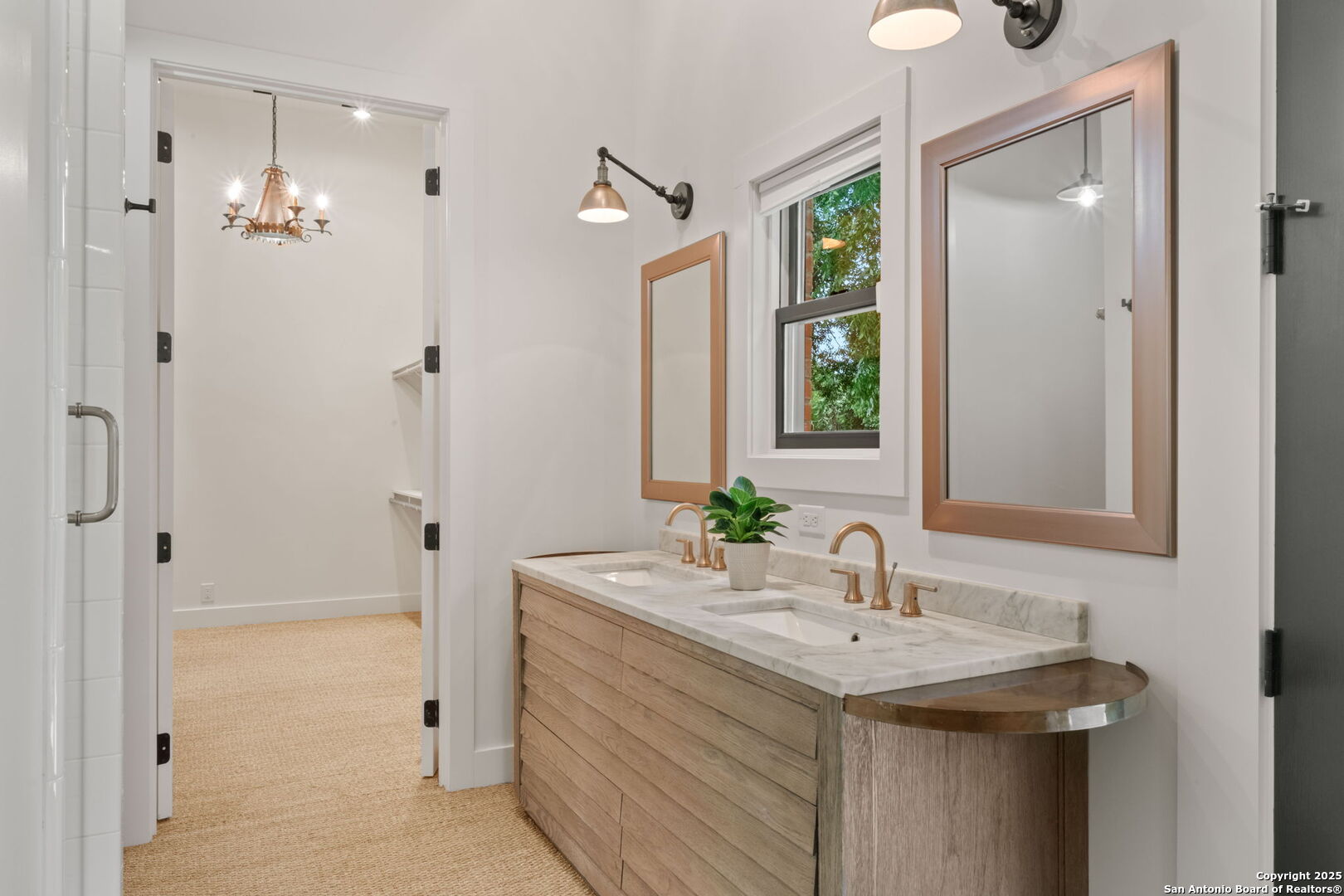 509 W Austin St