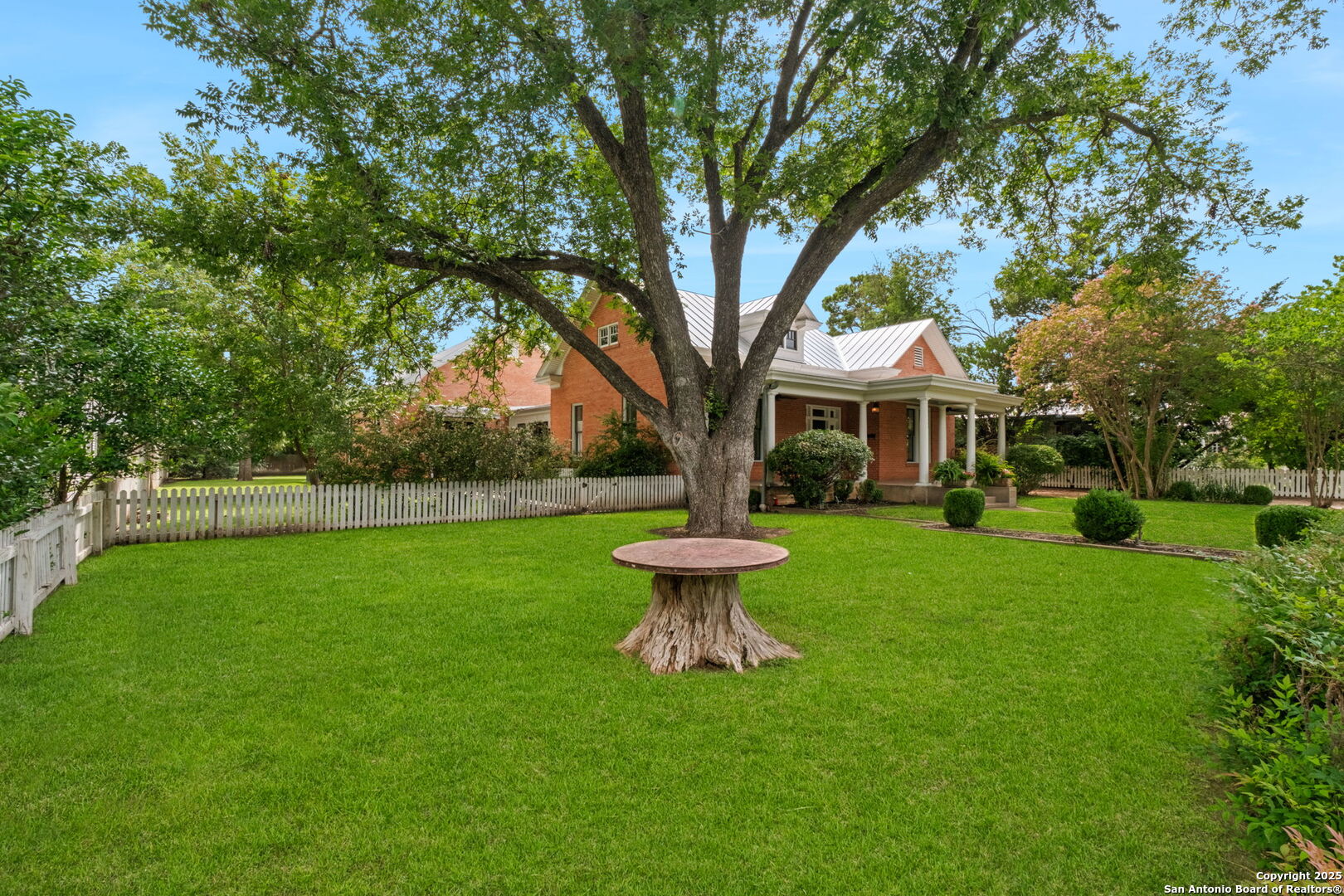 509 W Austin St