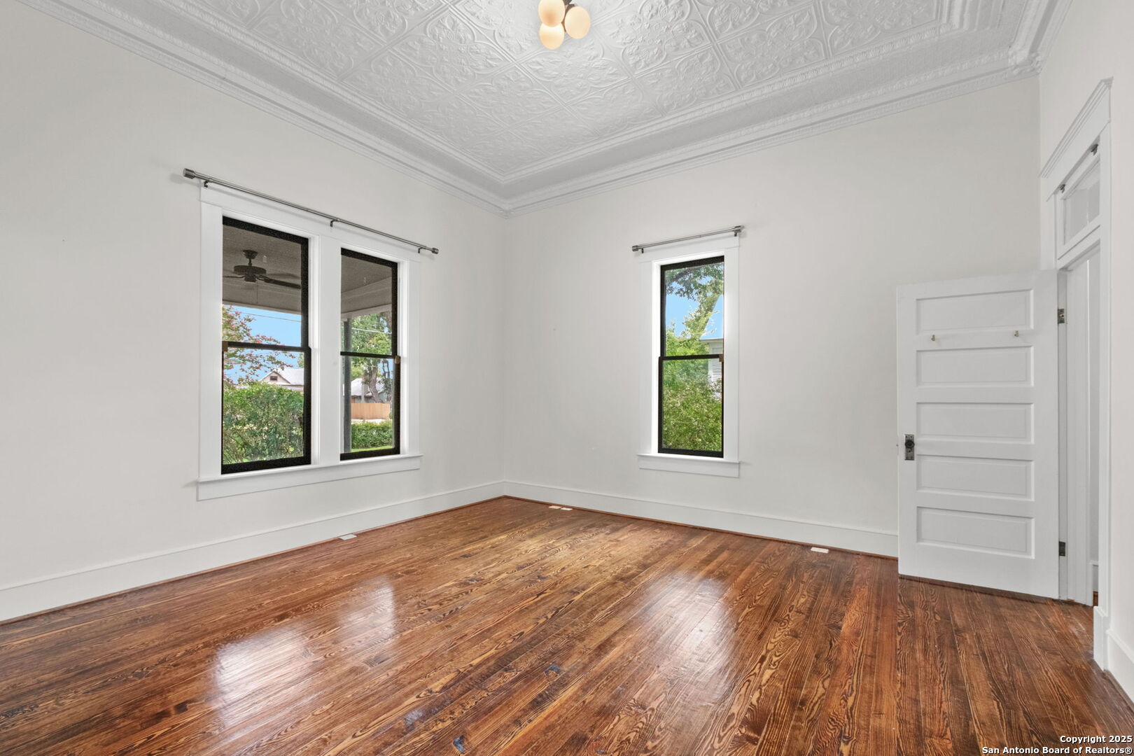 509 W Austin St