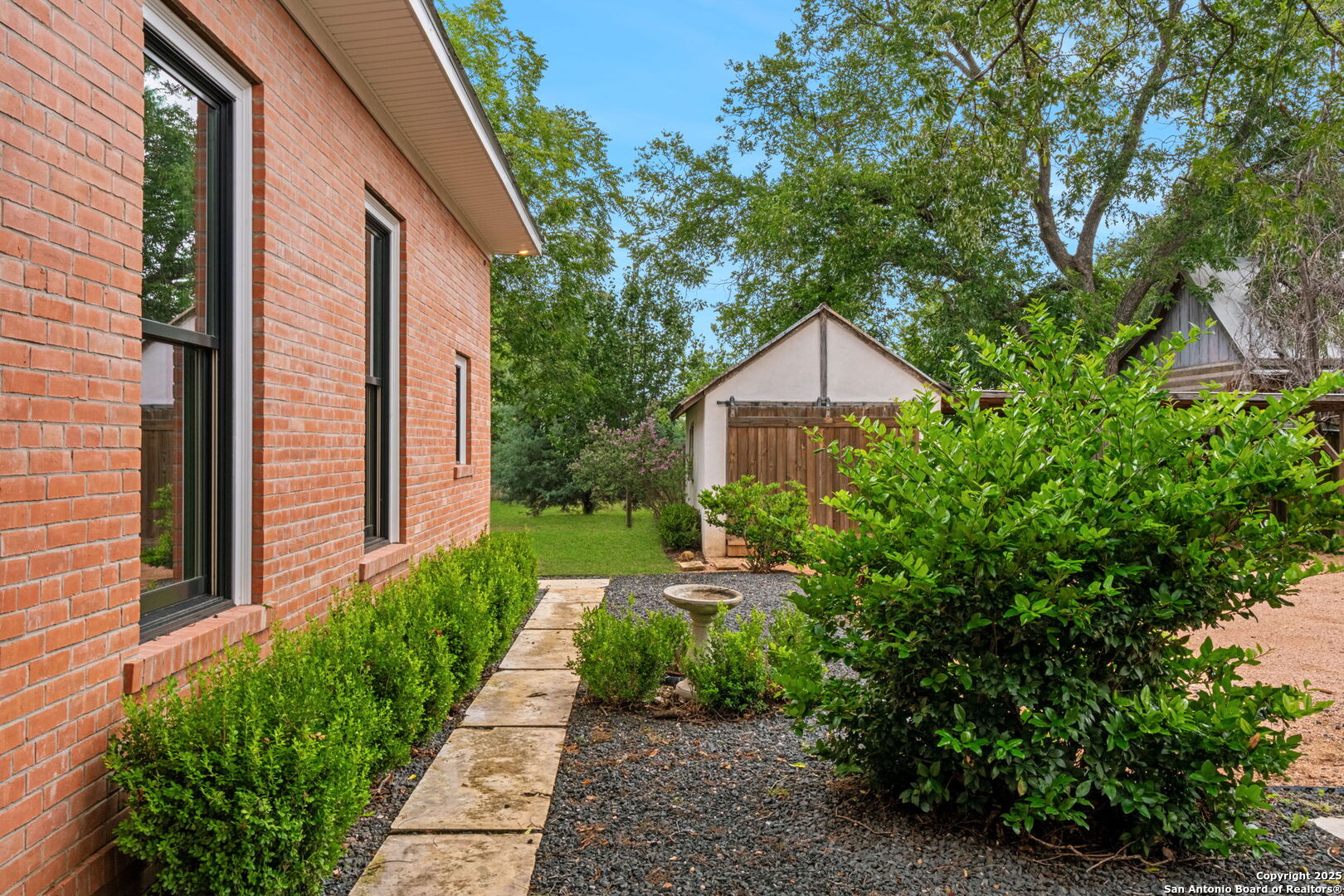 509 W Austin St