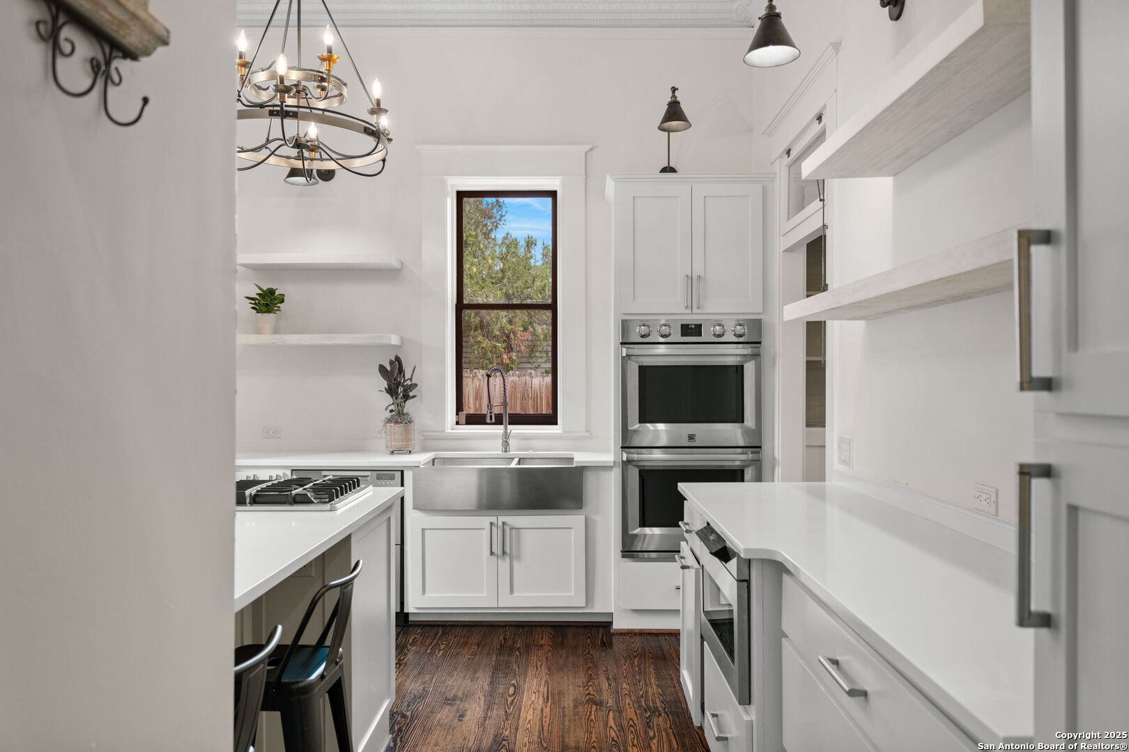 509 W Austin St