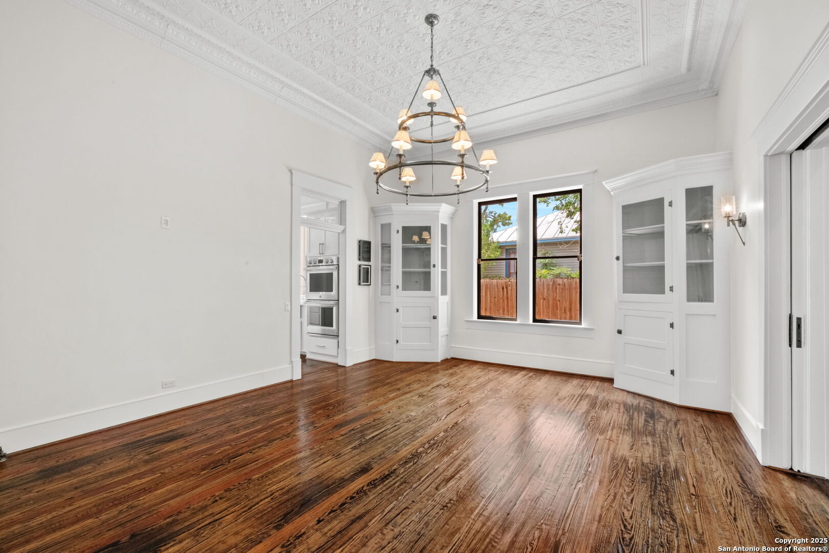 509 W Austin St