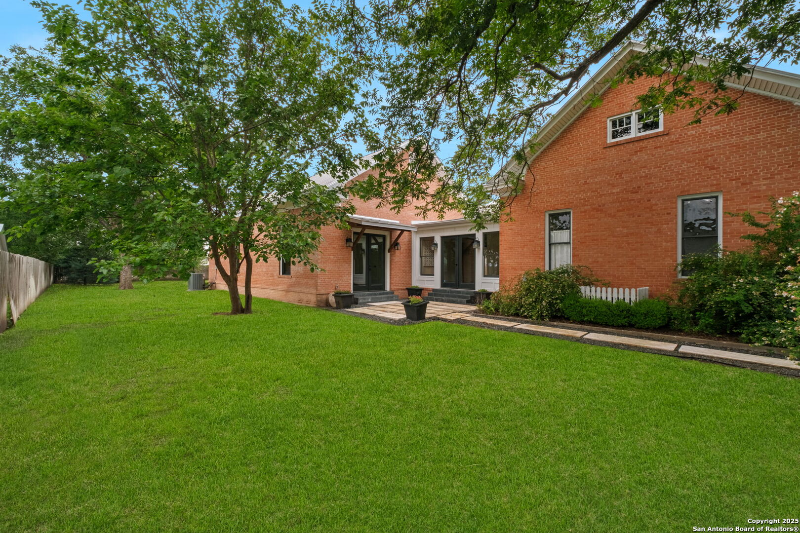 509 W Austin St