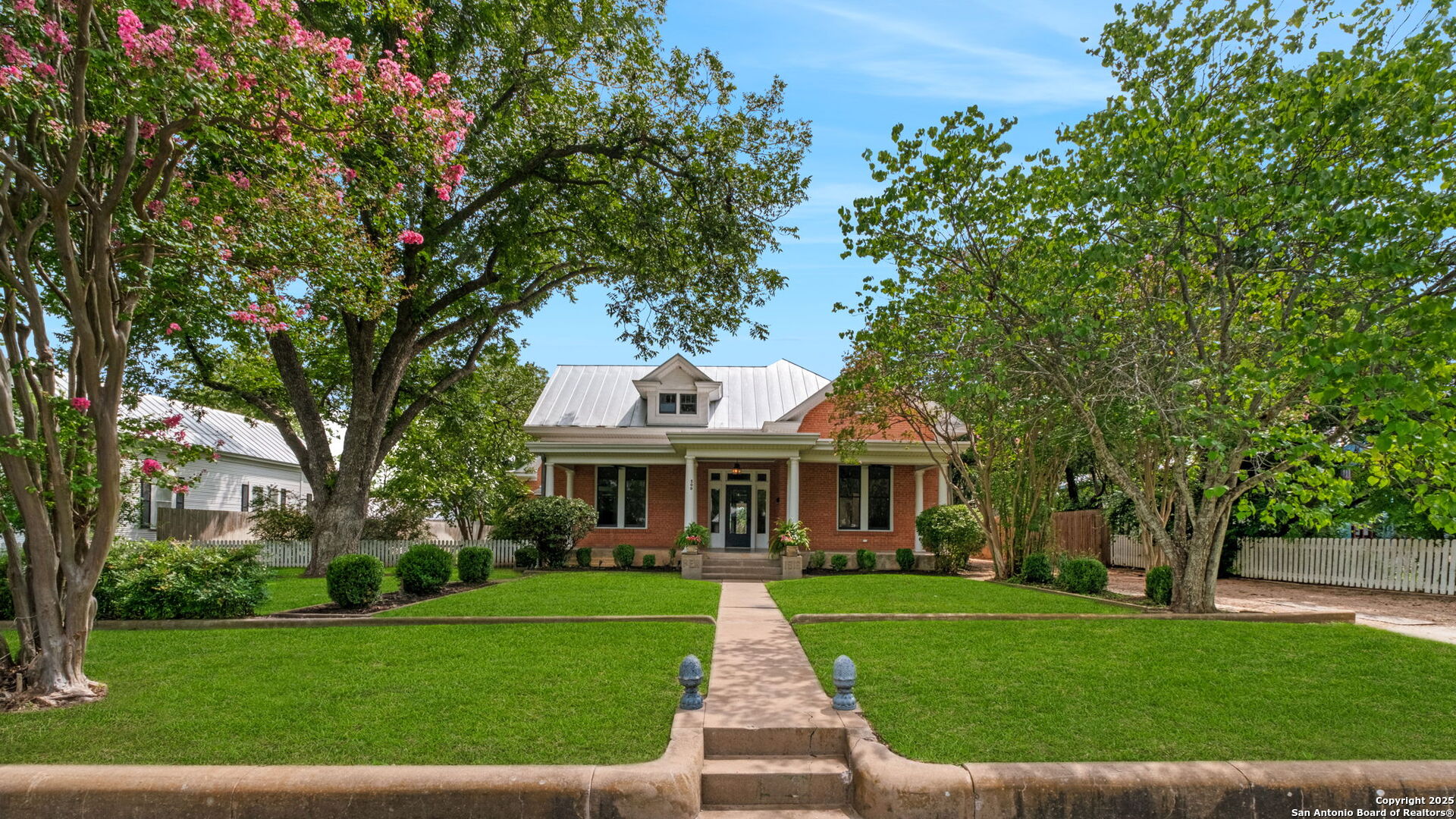 509 W Austin St