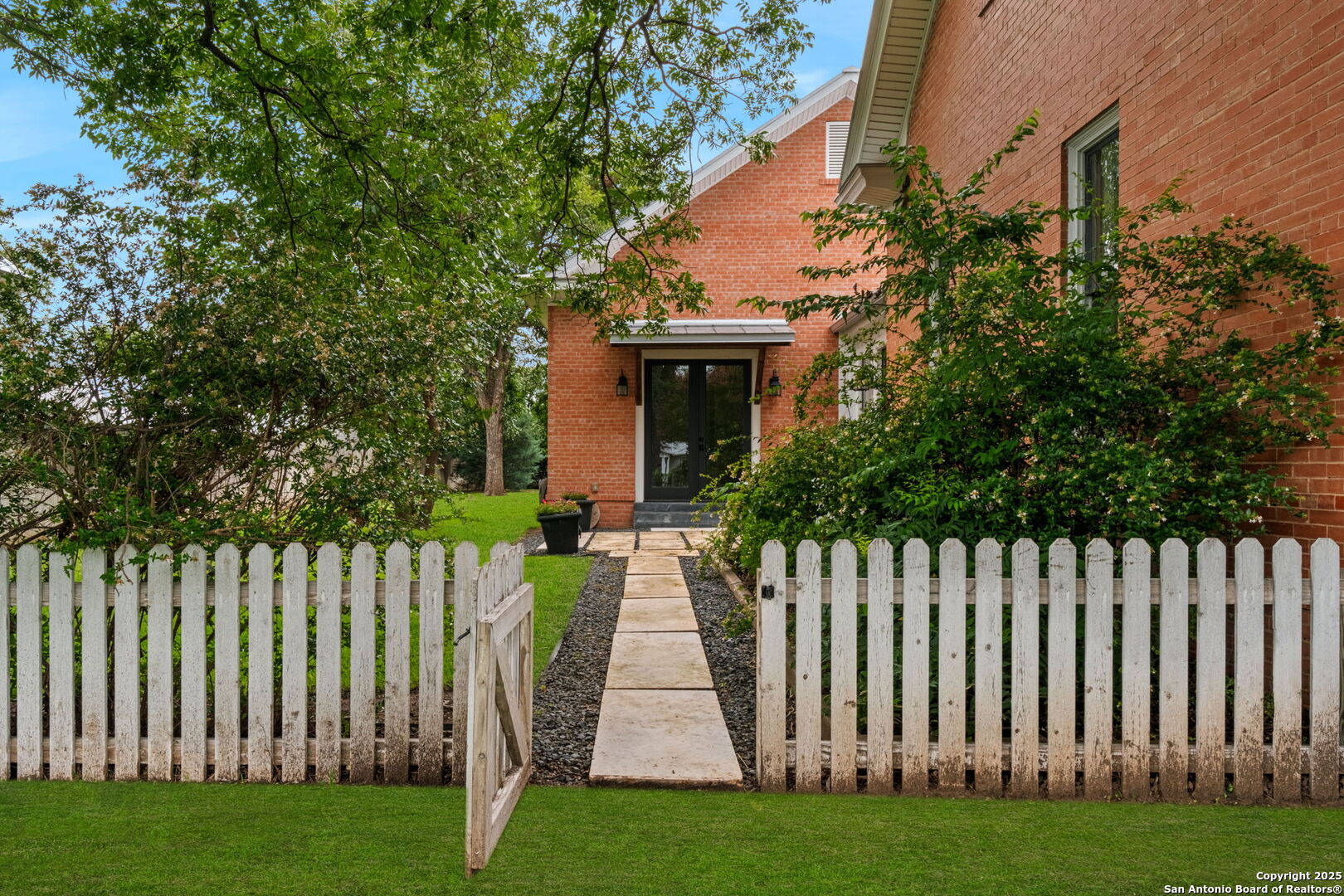 509 W Austin St