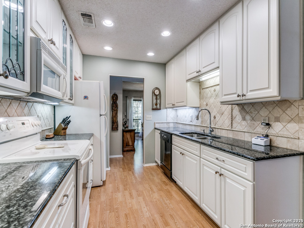14015 Boulder Oaks