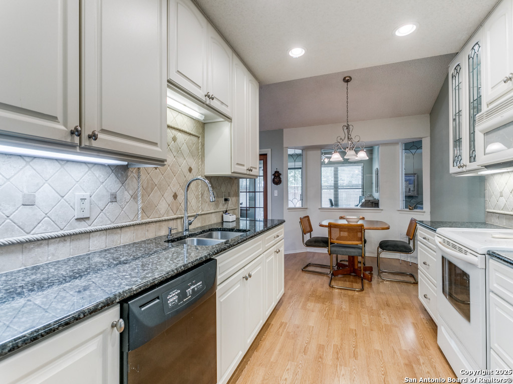 14015 Boulder Oaks