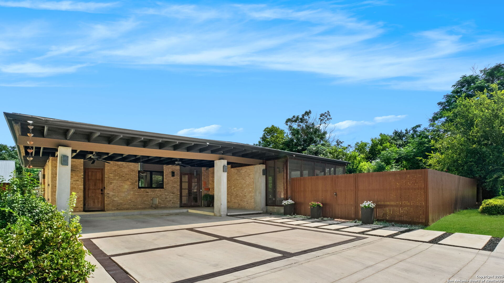 531 ELMHURST AVE