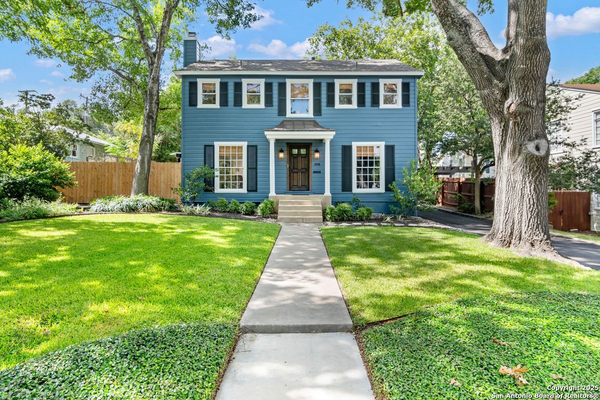308 W Agarita