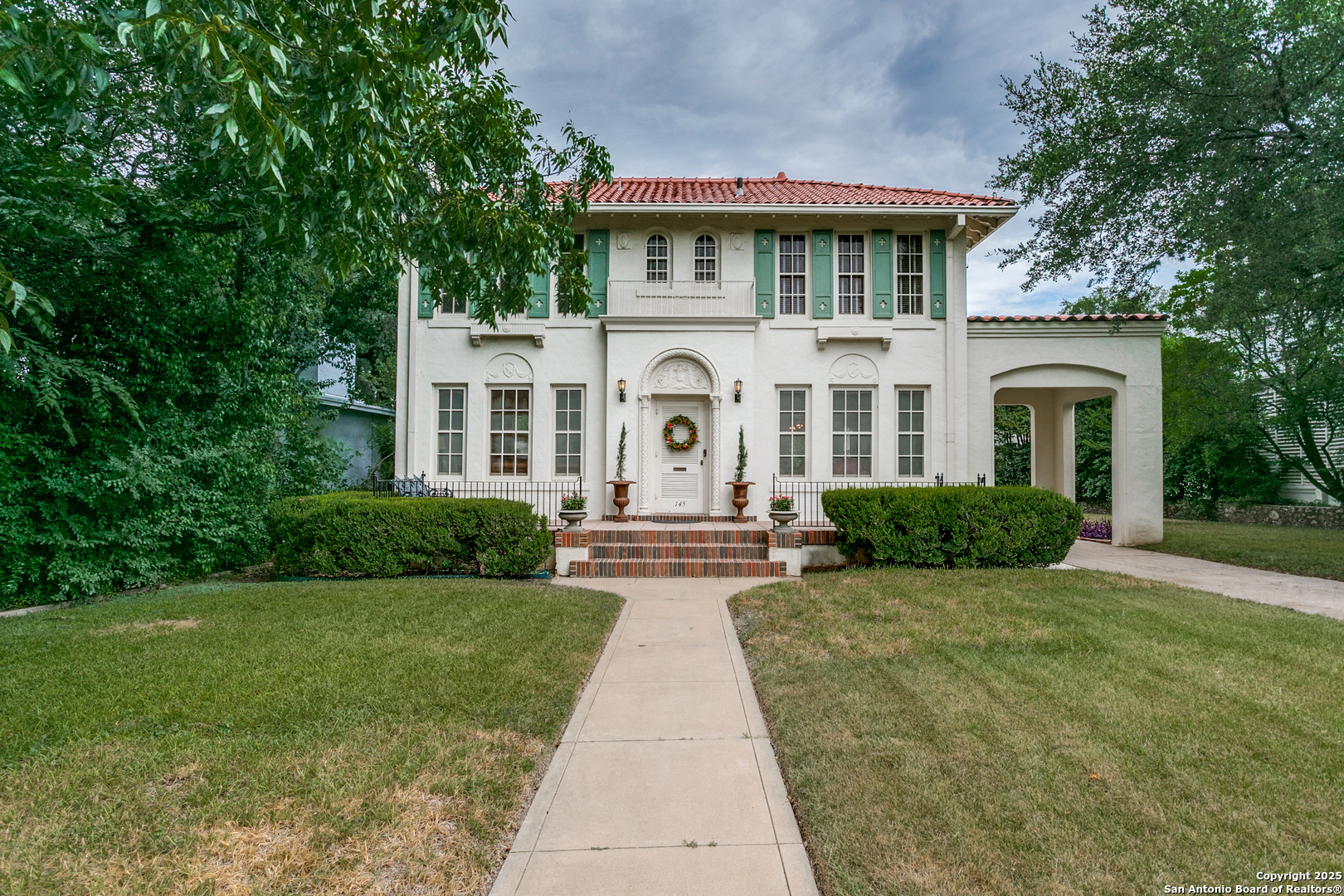 145 E Elsmere