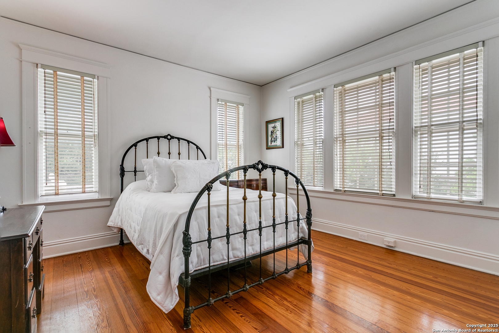 145 E Elsmere