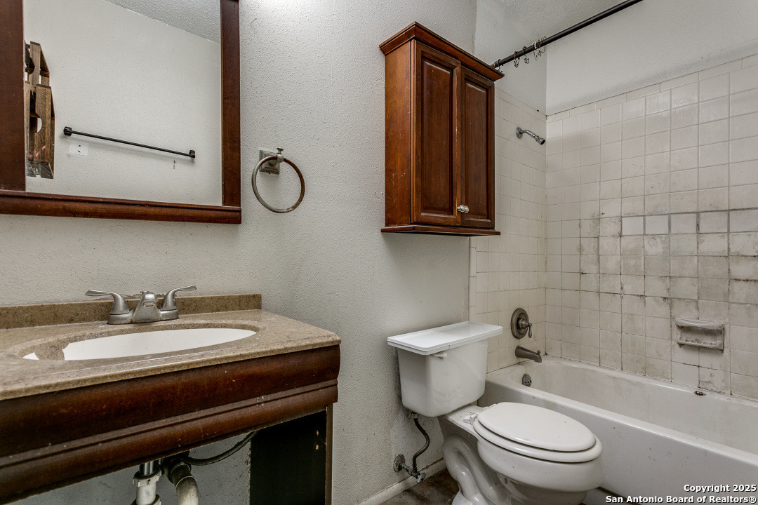 12222 Valley Forge Cir