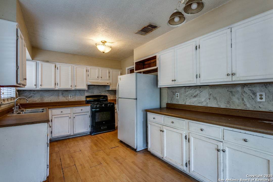12222 Valley Forge Cir