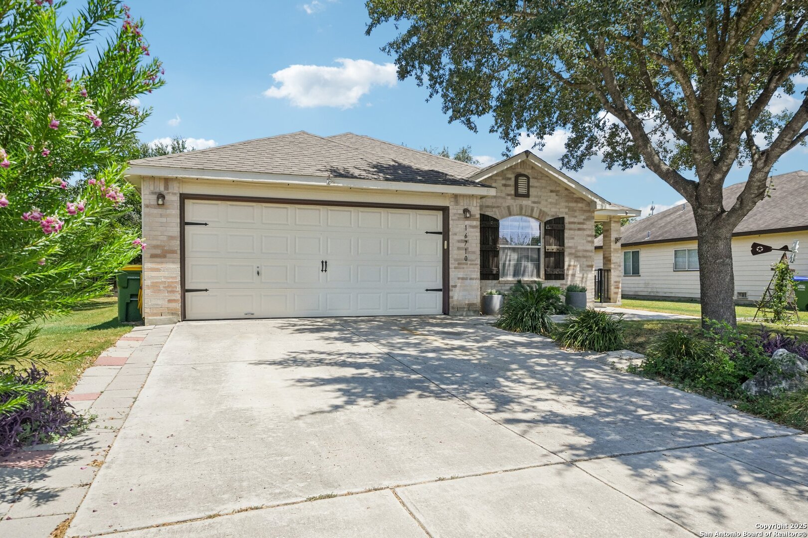 16710 Retama Crown