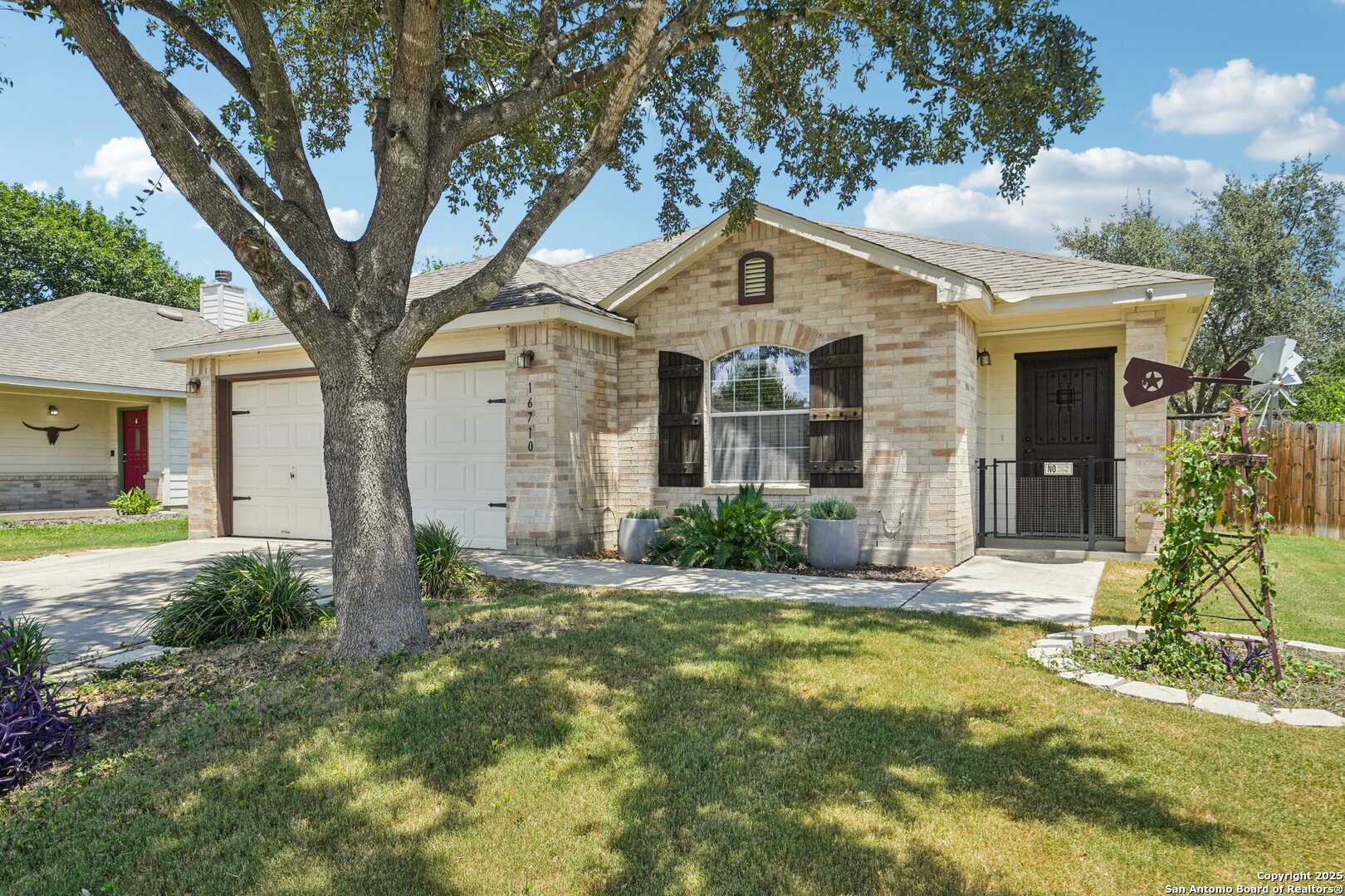 16710 Retama Crown