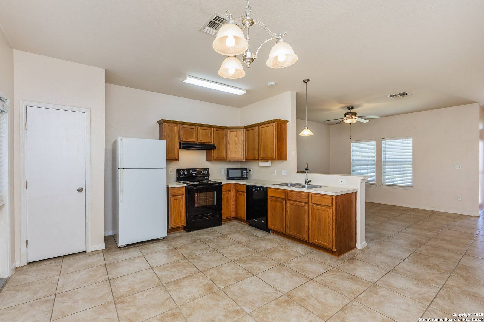 8009 Ventoso St