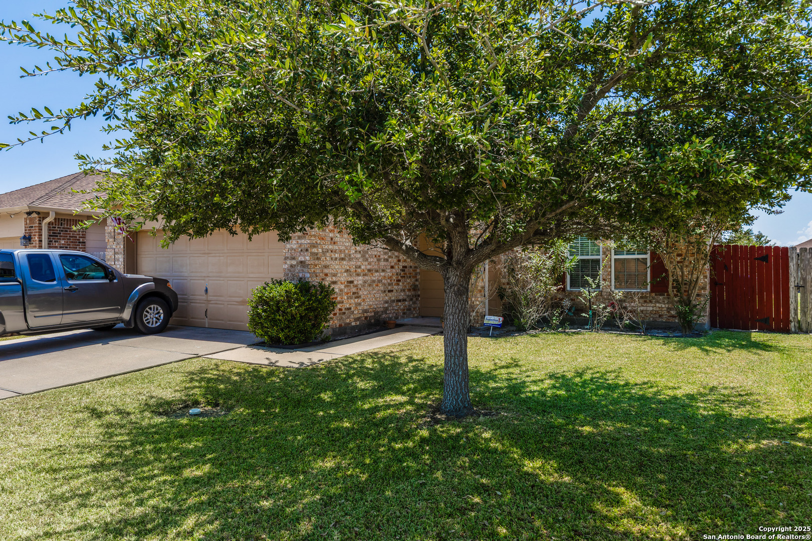 8009 Ventoso St