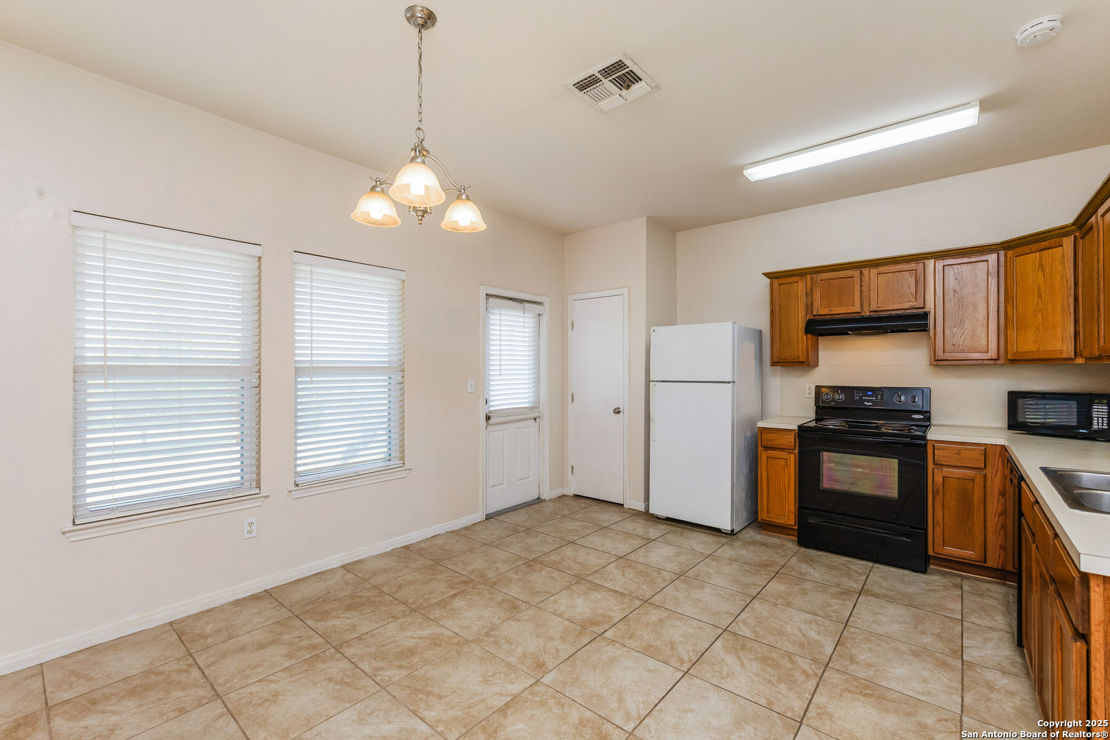 8009 Ventoso St