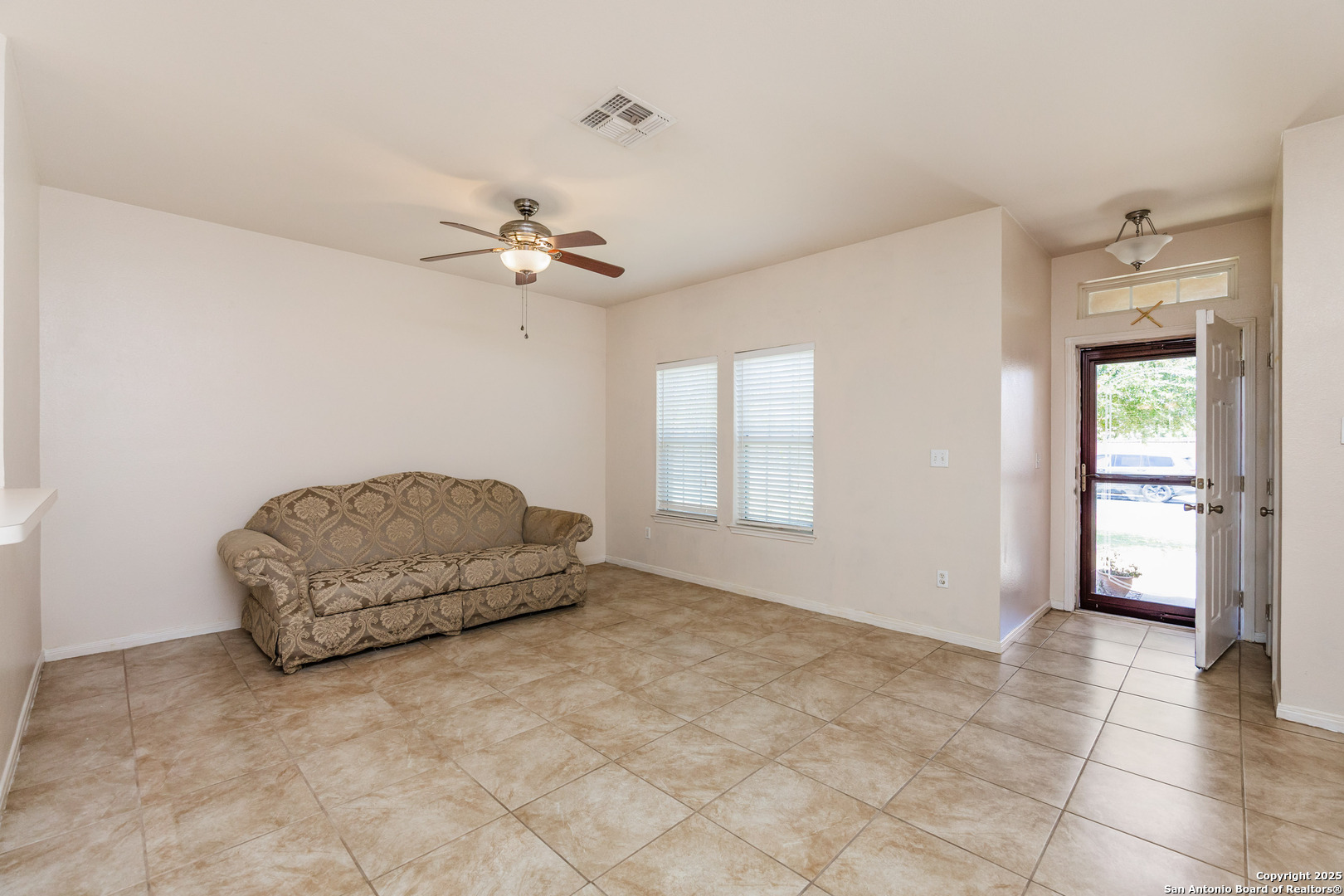 8009 Ventoso St